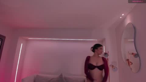 Snapshot of madisoncollinsx chatting on 10.28.25 Maddi Collins online show from 10.28.25