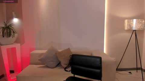 Snapshot of madisoncollinsx chatting on 11.05.25 Maddi Collins online show from 11.05.25