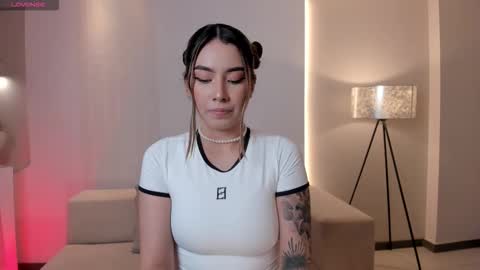 Snapshot of madisoncollinsx chatting on 11.08.25 Maddi Collins online show from 11.08.25