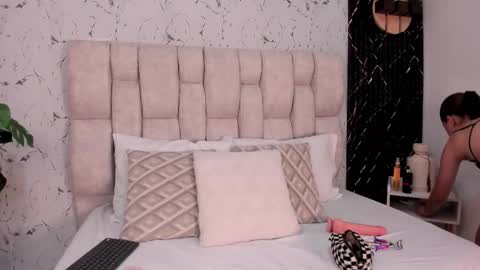 Snapshot of madisonnlee_ chatting on 11.26.25 Madison online show from 11.26.25