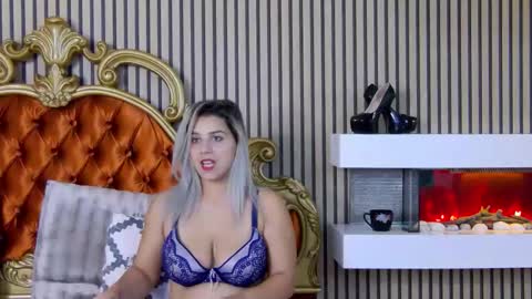 Snapshot of madisonrusso chatting on 10.23.25 madisonrusso online show from 10.23.25