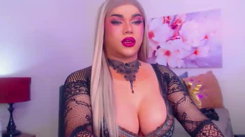 Snapshot of madisonwill_ chatting on 10.26.25 MADISONWILL online show from 10.26.25