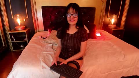 Snapshot of madissonborch chatting on 09.23.25 Rouse online show from 09.23.25
