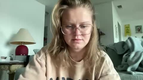 Snapshot of madlymads chatting on 12.18.25 madlymads online show from 12.18.25