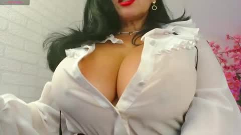 Leena online show from 10.04.25
