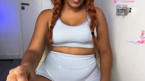 Snapshot of madsnextdoor chatting on 10.29.25 Maddie online show from 10.29.25