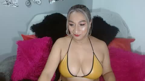 Snapshot of madysonthaylor chatting on 12.22.25 Mady online show from 12.22.25