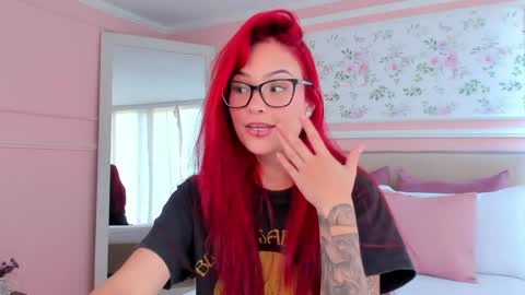 Mae Lyra online show from 04.27.26