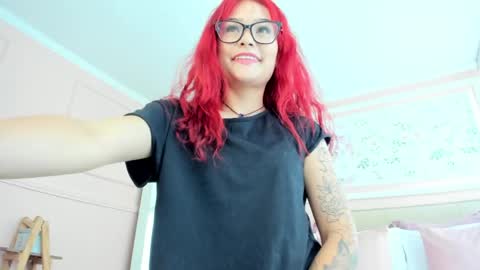 Mae Lyra online show from 05.19.26