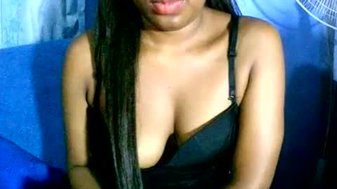 Snapshot of maelahlove chatting on 12.10.24 MaelahLove online show from 12.10.24