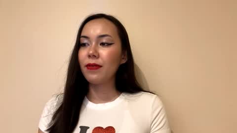 Snapshot of magdalenfigueras chatting on 12.17.25 KimYunAh or just Kim online show from 12.17.25