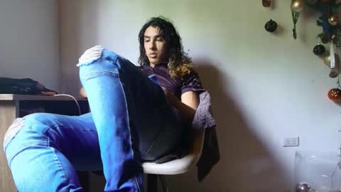 Snapshot of maggie_fit chatting on 12.18.25 maggie_fit online show from 12.18.25