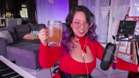 Snapshot of maggie_queen chatting on 10.01.25 Luna online show from 10.01.25