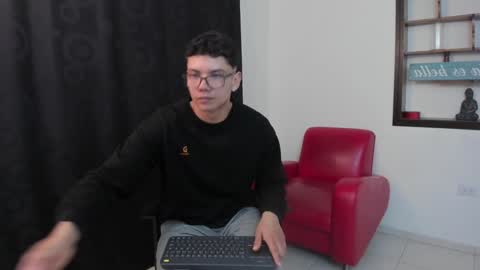 Snapshot of magic_boy01 chatting on 12.05.24 Damian Rivers online show from 12.05.24