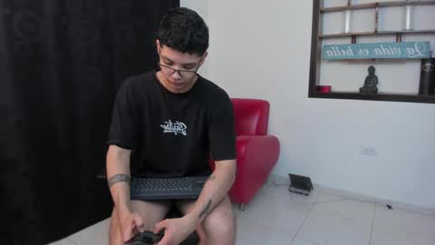 Snapshot of magic_boy01 chatting on 12.07.24 Damian Rivers online show from 12.07.24