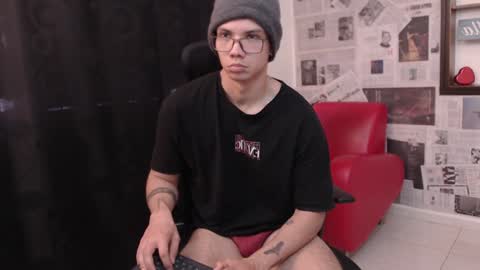 Snapshot of magic_boy01 chatting on 01.27.25 Damian Rivers online show from 01.27.25