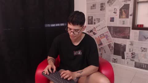 Snapshot of magic_boy01 chatting on 01.31.25 Damian Rivers online show from 01.31.25