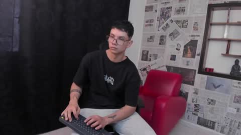 Snapshot of magic_boy01 chatting on 02.03.25 Damian Rivers online show from 02.03.25
