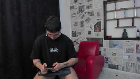 Snapshot of magic_boy01 chatting on 02.05.25 Damian Rivers online show from 02.05.25