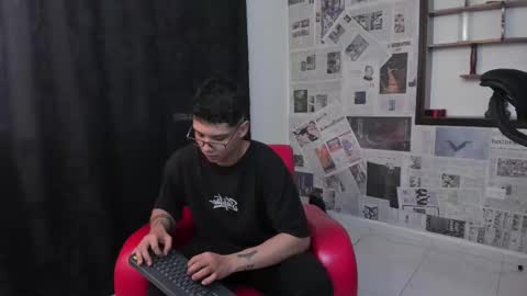 Snapshot of magic_boy01 chatting on 02.10.25 Damian Rivers online show from 02.10.25
