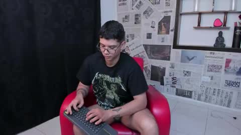Snapshot of magic_boy01 chatting on 03.04.25 Damian Rivers online show from 03.04.25