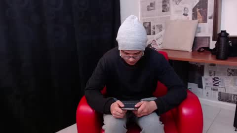 Snapshot of magic_boy01 chatting on 03.05.25 Damian Rivers online show from 03.05.25
