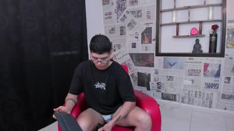 Snapshot of magic_boy01 chatting on 03.06.25 Damian Rivers online show from 03.06.25