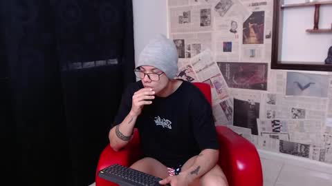 Snapshot of magic_boy01 chatting on 09.22.25 Damian Rivers online show from 09.22.25