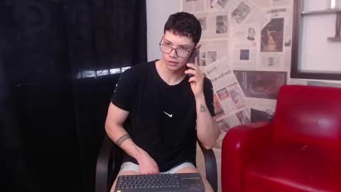 Snapshot of magic_boy01 chatting on 09.25.25 Damian Rivers online show from 09.25.25