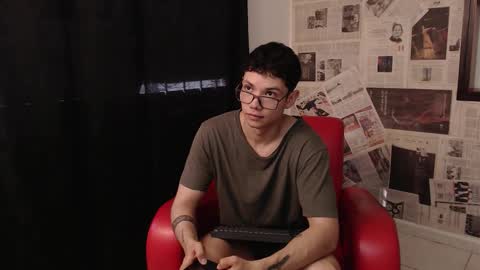 Snapshot of magic_boy01 chatting on 10.14.25 Damian Rivers online show from 10.14.25