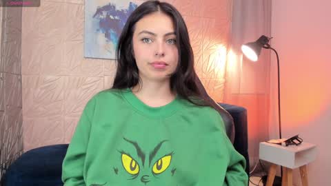Snapshot of magic_fernanda chatting on 12.16.24 Fer online show from 12.16.24