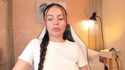 Snapshot of magic_fernanda chatting on 01.28.25 Fer online show from 01.28.25