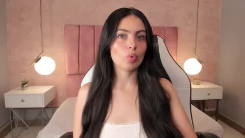Snapshot of magic_fernanda chatting on 02.28.25 Fer online show from 02.28.25