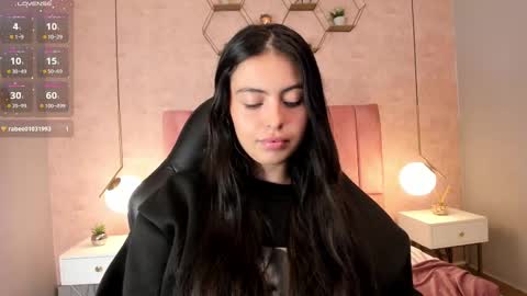 Snapshot of magic_fernanda chatting on 03.10.25 Fer online show from 03.10.25