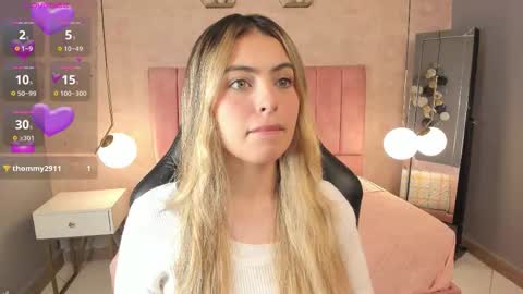 Snapshot of magic_fernanda chatting on 09.18.25 Fer online show from 09.18.25