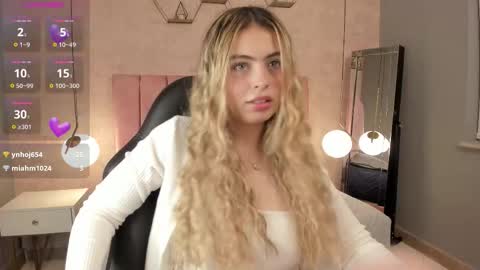 Snapshot of magic_fernanda chatting on 09.19.25 Fer online show from 09.19.25