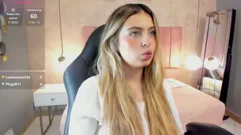Snapshot of magic_fernanda chatting on 10.08.25 Fer online show from 10.08.25