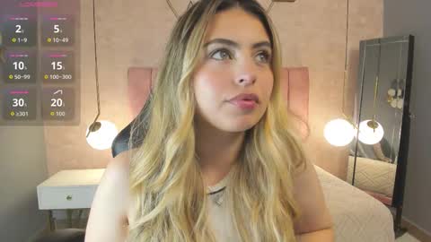 Snapshot of magic_fernanda chatting on 10.13.25 Fer online show from 10.13.25