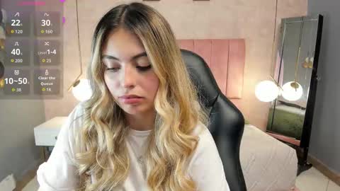 Snapshot of magic_fernanda chatting on 10.17.25 Fer online show from 10.17.25