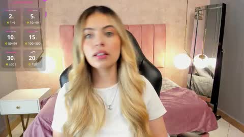 Snapshot of magic_fernanda chatting on 10.18.25 Fer online show from 10.18.25