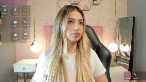 Snapshot of magic_fernanda chatting on 10.22.25 Fer online show from 10.22.25