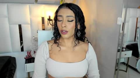 Snapshot of magic_marg chatting on 12.17.24 Marge online show from 12.17.24