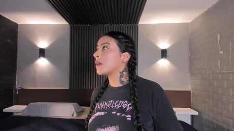 Snapshot of magic_marg chatting on 10.13.25 Marge online show from 10.13.25