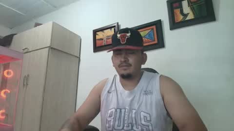 magic_milk23 online show from 11.22.25