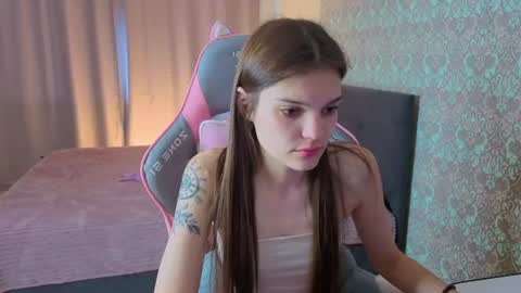 Snapshot of magic_shy chatting on 07.25.26 Merry online show from 07.25.26