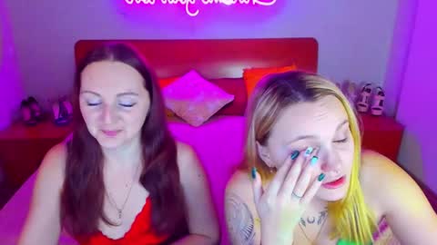Snapshot of magiceyess chatting on 01.17.25 Lili and Bella online show from 01.17.25