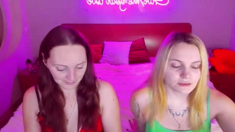 Snapshot of magiceyess chatting on 02.08.25 Lili and Bella online show from 02.08.25