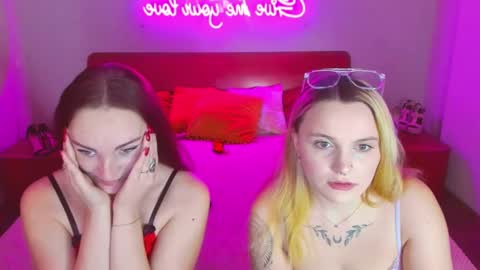 Snapshot of magiceyess chatting on 02.19.25 Lili and Bella online show from 02.19.25