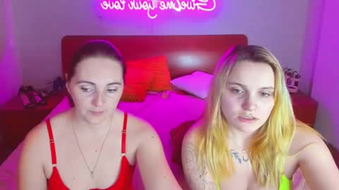 Snapshot of magiceyess chatting on 02.21.25 Lili and Bella online show from 02.21.25