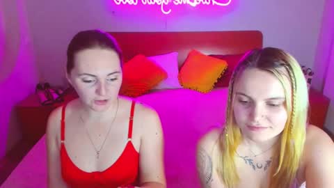 Snapshot of magiceyess chatting on 02.22.25 Lili and Bella online show from 02.22.25